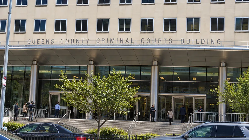 Здание уголовных судов округа Куинс (Queens County Criminal Courts Building), 125-01 Queens Boulevard, Кью-Гарденс
